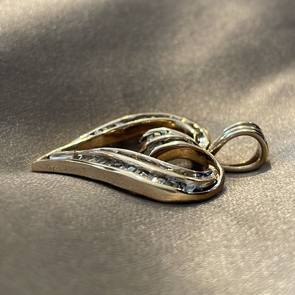 Vintage Solid 10k Natural Baguette Diamond Heart Pendant! - Picture 3 of 5